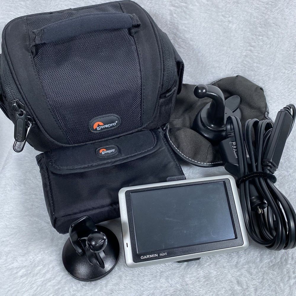 Garmin Nuvi‎ 1350 GPS Navigation with Car Power Cord, Car Mounts and Bag Bundle